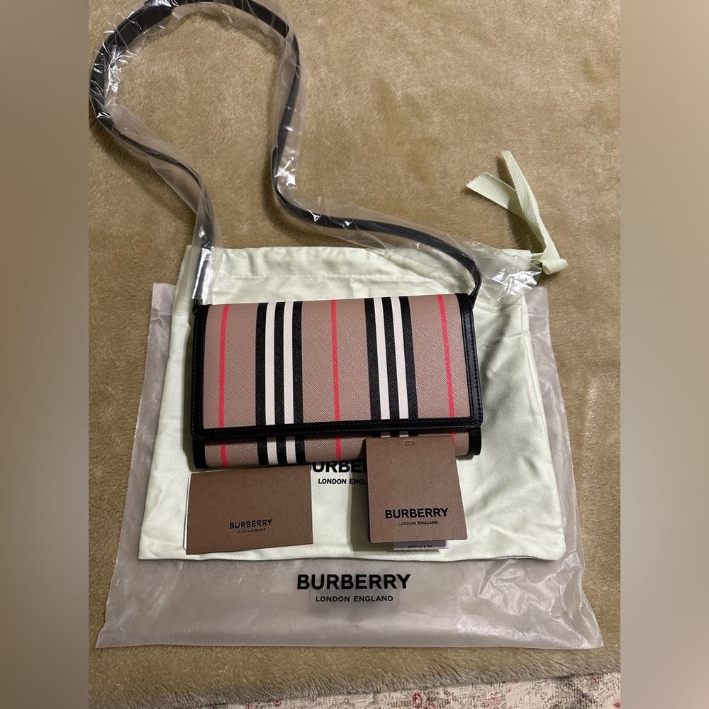 BURBERRY LS HANNAH BLACK/BEIGE CROSSBODY WALLET